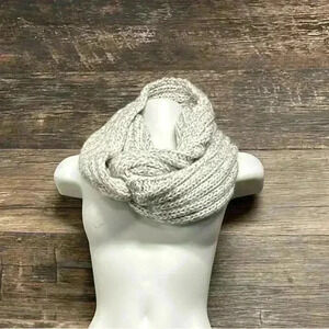 Cozy Knit Infinity Scarf - Light Gray